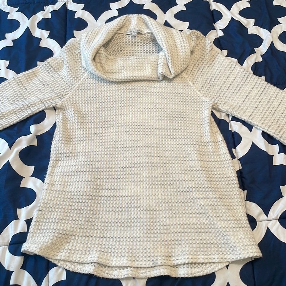 Green envelope turtle neck full sleeve sweater top